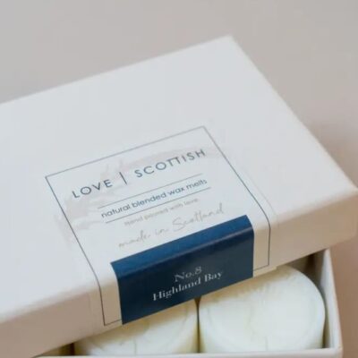 Discover the enchanting Love Scottish box of wax melts, featuring natural blended wax melts proudly made in Scotland. The packaging also showcases the exclusive scent, Highland Bay No. 8. Open the box to unveil the inviting aroma of white wax melts inside. Perfect for those seeking authentic Scottish wax melts crafted with natural ingredients.