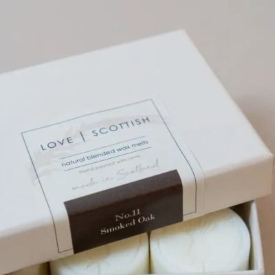 Discover the Love Scottish box, featuring hand-poured, natural blended wax melts crafted with love in Scotland. Experience the enchanting aroma of No.11 Smoked Oak as you open the box to reveal the premium-quality white wax melts inside. Perfect for enhancing any space with a touch of Scottish charm.